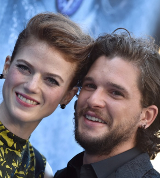 Звезды серила Игра престолов Кит Харингтон и Роуз Лесли купили особняк 15 века