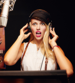 Оля Полякова: Я перевоплощаюсь в феноменальную стерву, которая постоянно кричит, смеется, пищит и улыбается