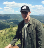 Иван Нави на отдыхе в горах оказался под прицелом фанатов