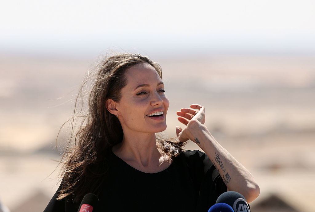 Анджелина Джоли намерена родить ребенка от своего нового возлюбленного - СМИ