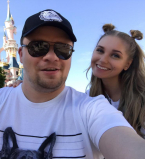 Больше не скрывают: Гарик Харламов и Кристина Асмус показала подросшую дочь на отдыхе в Диснейленде