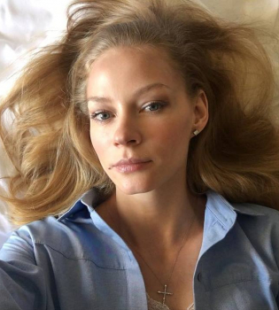 Светлана Ходченкова показала фигуру