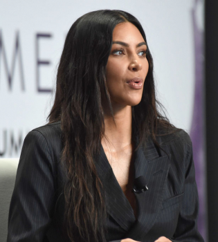 Ким Кардашьян беременна третьим ребенком - СМИ