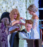 Затмила всех! Алла Пугачева появилась на свадьбе внука в роскошном белом платье