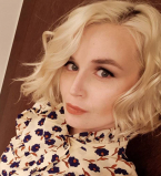 Полина Гагарина отправилась на отдых с маленькой дочерью Мией