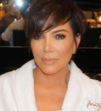 61-летняя мама Ким Кардашьян позирует в бикини