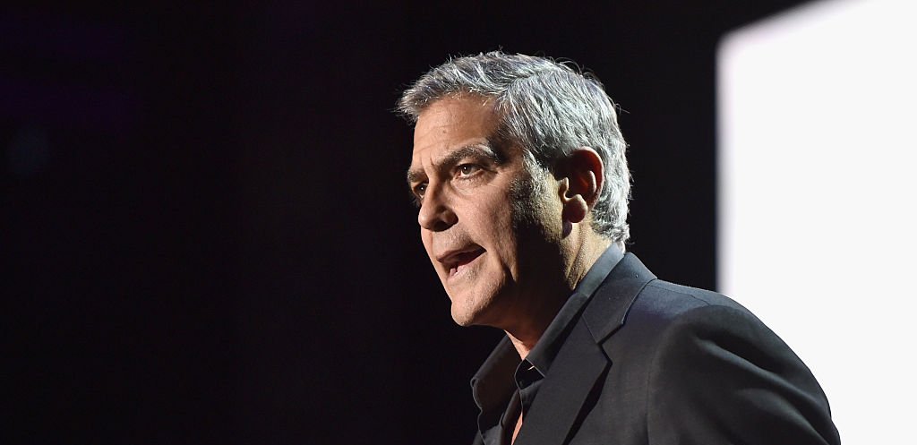 Молодой отец в ярости: Джордж Клуни хочет судиться с изданием, опубликовавшим первое фото его детей