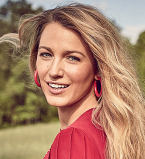 Идеальная красотка: Блейк Лайвли восхищает в новой фотосессии для глянца