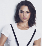 Алисия Викандер снялась в сексуальной фотосессии и рассказала о соперничестве с Анджелиной Джоли