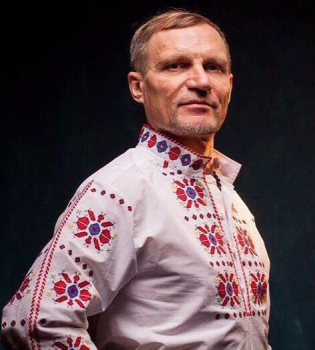 Какой торс! 53-летний Олег Скрипка восхитил пляжным фото