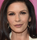 Кэтрин Зета-Джонс показала свою роскошную кухню