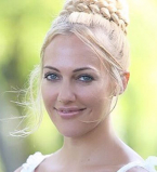 Новые фотографии Мерьем Узерли и ее подросшей дочери