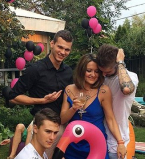 Горячая вечеринка: Наталья Могилевская отпраздновала день рождения в компании красавцев-мужчин