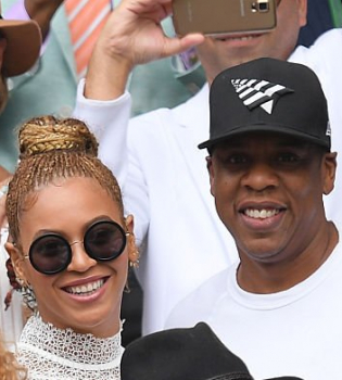 Веселое свидание: Бейонсе и Джей-Зи устроили совместное катание на роликах