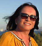 В стильной вышиванке и кроссовках: София Ротару отмечает 70-летие на отдыхе в Италии с семьей