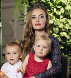 Слава Каминская со своими детьми &ndash; сыном Леоном и дочкой Лаурой