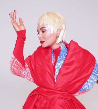 Ассия Ахат превратилась в куклу