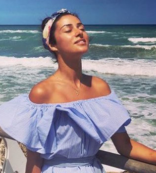 Римские каникулы: Злата Огневич восхищает стильными нарядами на отдыхе в Италии