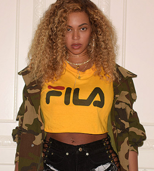 Бейонсе восхитила идеальным прессом спустя два месяца после родов