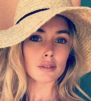 Даутцен Крус обескуражила поклонников откровенным фото на пляже: забыла о купальнике?