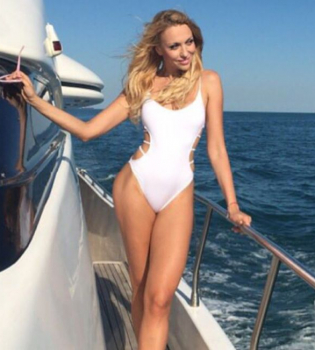 Оля Полякова признана самой красивой певицей Украины