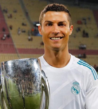 МНогодетный отец: Криштиану Роналду поделился сеи с двухмесячным ребенком