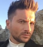 Сергей Лазарев улетел на отдых вместе с поросши сыном Никитой