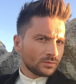 Сергей Лазарев улетел на отдых вместе с поросши сыном Никитой