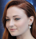 Бонжур, красотка: Софи Тернер примерила стильный французский образ