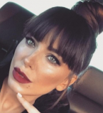 Сексуальный лук: Ани Лорак показала стройные ноги в джинсовых мини-шортах