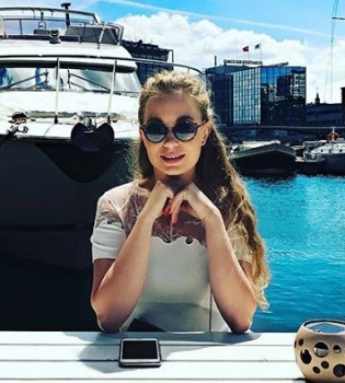 Покоряя Европу: Яна Соломко засыпала сеть фото с Амстердама