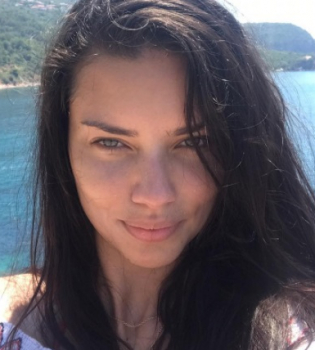 Адриана Лима поделилась нежным фото с бойфрендом