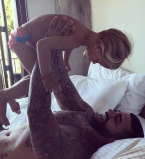 Трехлетняя дочь Тимати искренне и трогательно поздравила папу с днем рождения