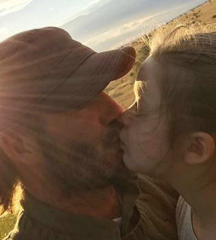 Все ради дочери: Дэвид Бекхэм потратил на сбор игрушки для Харпер 6 дней