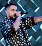 Монатик распрощался с густой бородой