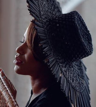 Как похожи! Певица Гайтана показала своего папу