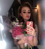 СЕксуальная домохозяйка: солистка &laquo;Неангелов&raquo; Слава Каминская убирает дома в кружевном белье