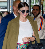 Джинсы, футболки и удобная обувь: в чем ходят голливудские красотки каждый день