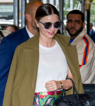 Джинсы, футболки и удобная обувь: в чем ходят голливудские красотки каждый день