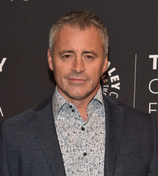 Не стареет: 50-летний Мэтт Леблан восхищает публику свежим вмешним видом