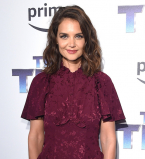 Улыбчивая и стильная: Кэти Холмс восхитила очаровательным мини-нарядом