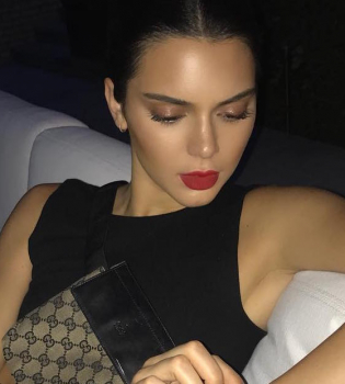 Кендалл Дженнер показала свой гардероб