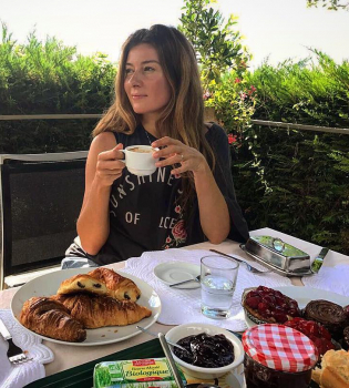 Жанна Бадоева во Франции