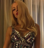 По-богатому: Оля Полякова позирует в сексуальном боди из стразов