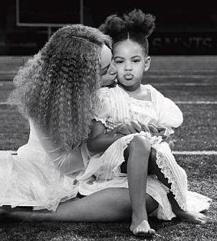 Инсайдеры рассказали об отношениях дочери Бейонсе и Джей-Зи с новорожденными малышами