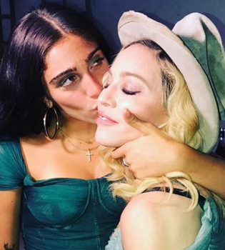 Все вместе: Мадонна впервые опубликовала фото с шестью детьми