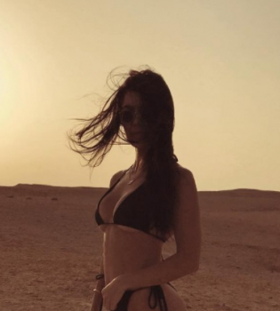 Обнаженная посреди пустыни: Кортни Кардашьян опубликовала сексуальные фото с Египта