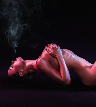 Анастасия Кумейко снялась в горячей фотосесии