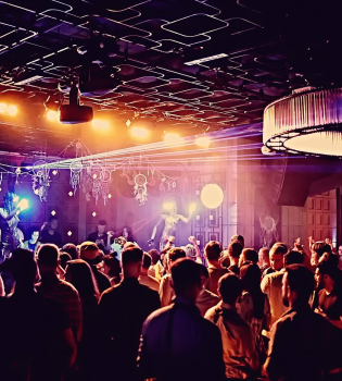 Fryday Afterwork возвращается в CHI by Decadence House