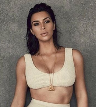 Ким Кардашьян растрогала поклонников нежным снимком с сыном и дочерью